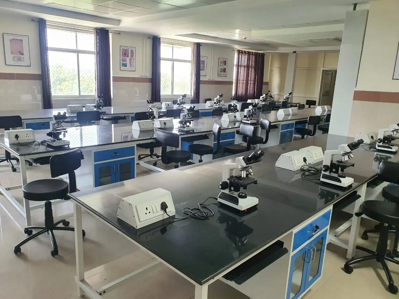 Microscopes in a laboratory — SUSWOX microscopy range